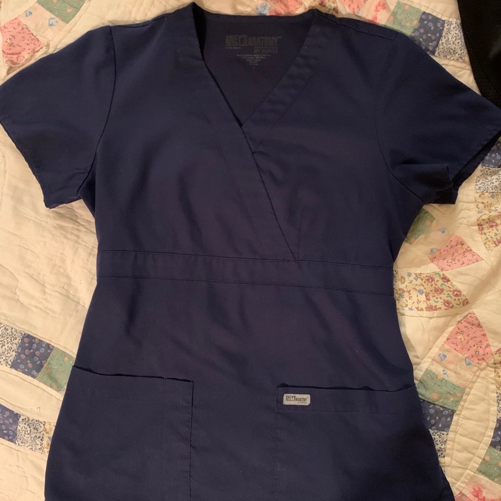 Grey’s Anatomy Navy Blue Scrub Top ✨